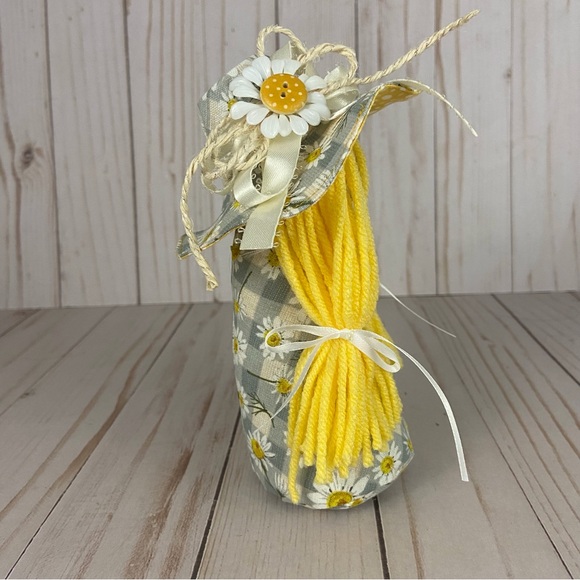 🚫SOLD🚫Spring Gnome Girl Yellow Daisy Shelf Sitter Tiered Tray Decor Easter - Picture 7 of 13